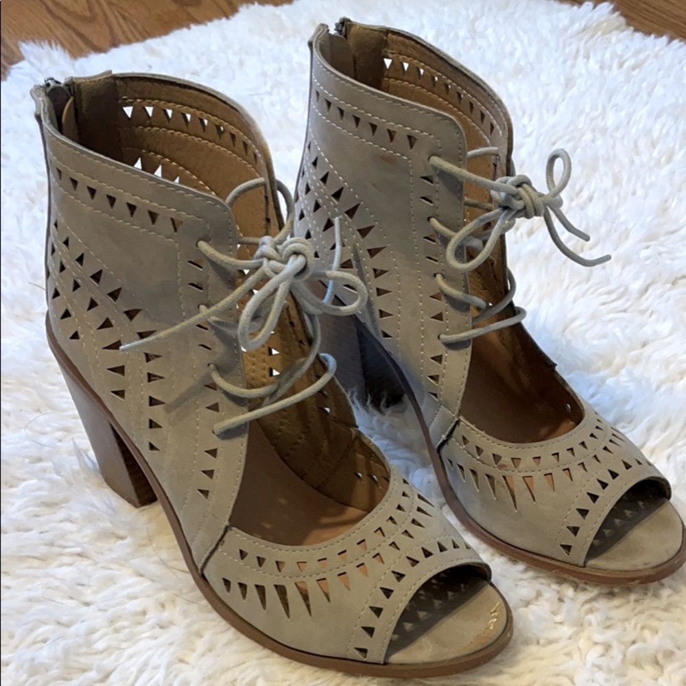 Women’s Front Tie Booties